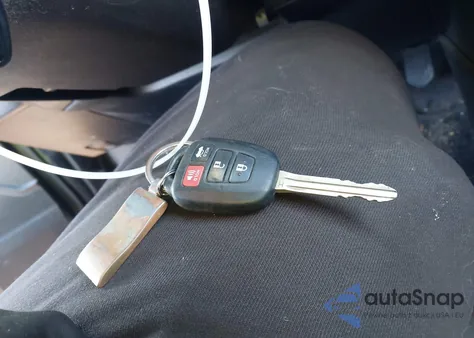 2016 Toyota Corolla Le z USA, uszkodzony, nr VIN 2T1BURHEXGC665344